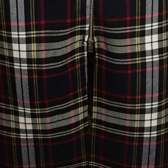 *Nobody’s Child* Size 8. Full front zipper detail in tartan. Calf length skirt. - Picture 5 of 9